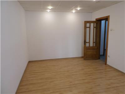 Inchiriere apartament spatios 4 camere Republicii