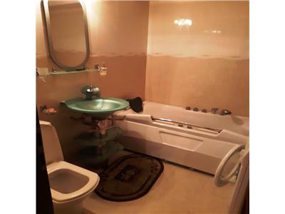 Vanzare apartament 3 camere spatios in Ploiesti, zona centrala, priveliste excelenta