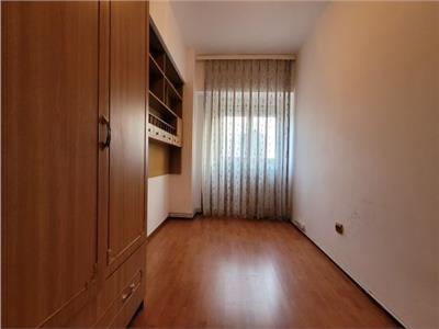 Vanzare apartament 3 camere spatios in Ploiesti, zona centrala, priveliste excelenta