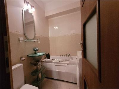 Vanzare apartament 3 camere spatios in Ploiesti, zona centrala, priveliste excelenta