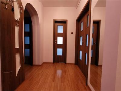 Vanzare apartament 3 camere spatios in Ploiesti, zona centrala, priveliste excelenta
