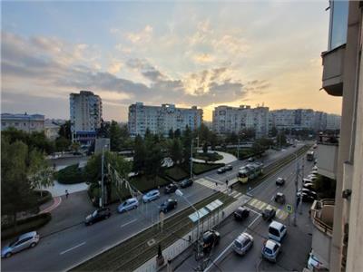 Vanzare apartament 3 camere spatios in Ploiesti, zona centrala, priveliste excelenta