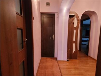 Vanzare apartament 3 camere spatios in Ploiesti, zona centrala, priveliste excelenta