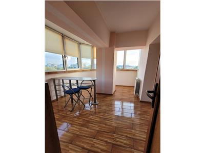 Vanzare apartament 3 camere spatios in Ploiesti, zona centrala, priveliste excelenta