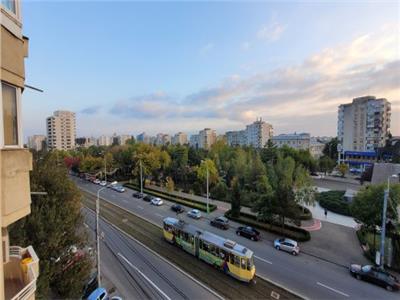 Vanzare apartament 3 camere spatios in Ploiesti, zona centrala, priveliste excelenta