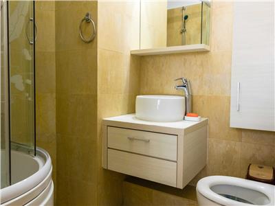 Cromaimob - Inchiriere apartament 3 camere, in Ploiesti, lux, zona Ultracentral