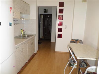 Apartament 2 camere de inchiriat, zona Vest