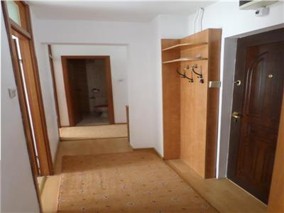 De inchiriat apartament 3 camere Ploiesti, zona Central