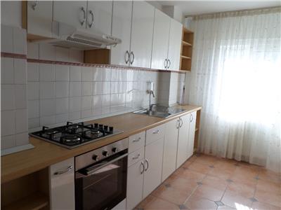 De inchiriat apartament 3 camere Ploiesti, zona Central