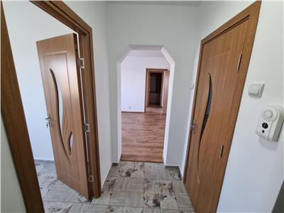 Vanzare apartament 2 camere, renovat, semidecomandat, Ploiesti, zona Nord