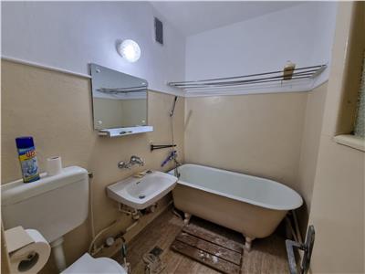 Vanzare apartament 2 camere, Ploiesti str Democratiei