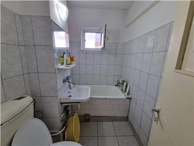 Vanzare apartament 3 camere, Ploiesti , zona Vest